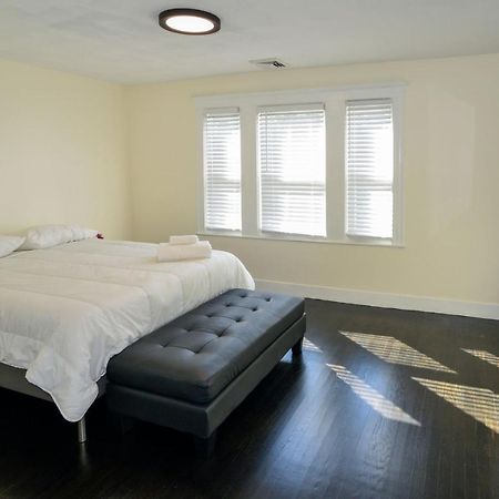 Modern Two Bedroom Condo - Boston Stoneham Eksteriør bilde