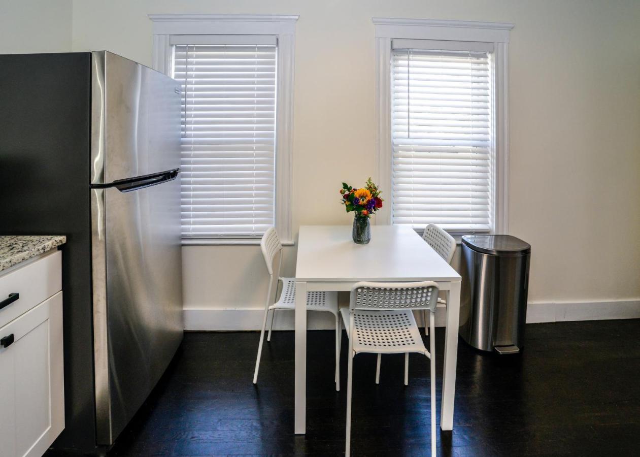 Modern Two Bedroom Condo - Boston Stoneham Eksteriør bilde
