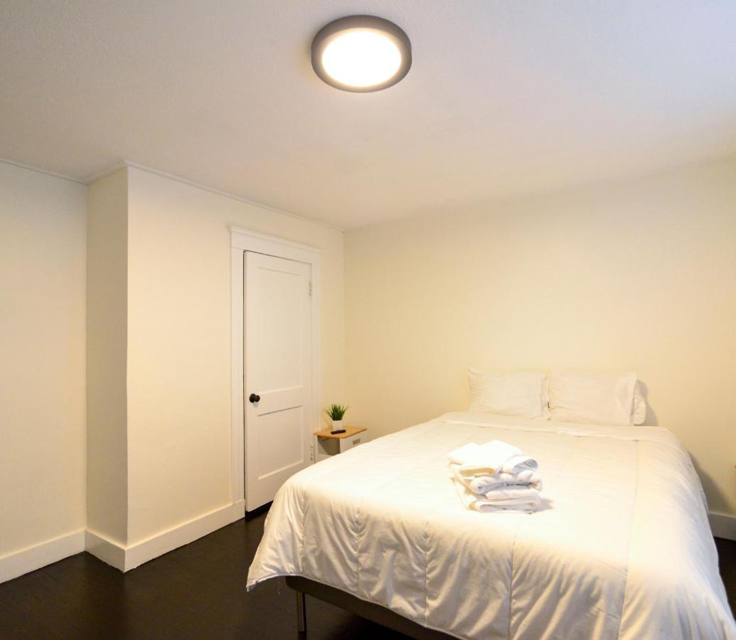 Modern Two Bedroom Condo - Boston Stoneham Eksteriør bilde