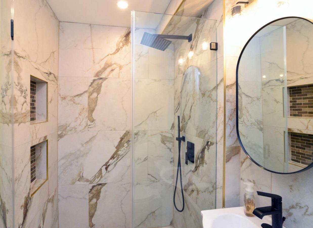 Modern Two Bedroom Condo - Boston Stoneham Eksteriør bilde