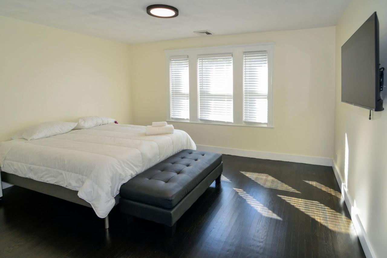 Modern Two Bedroom Condo - Boston Stoneham Eksteriør bilde