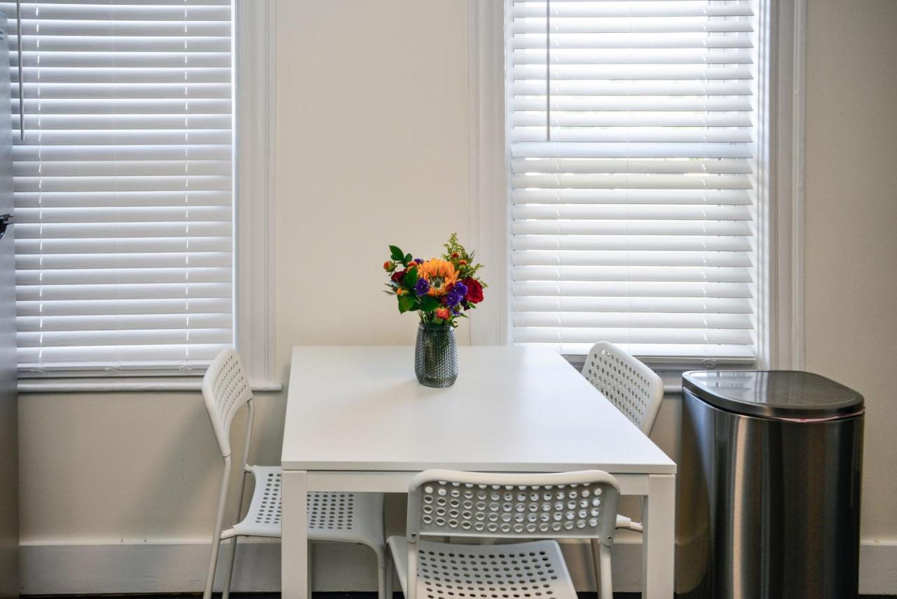 Modern Two Bedroom Condo - Boston Stoneham Eksteriør bilde