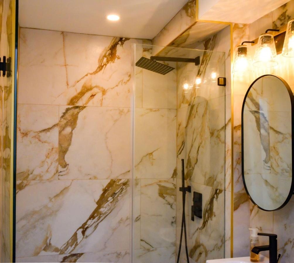 Modern Two Bedroom Condo - Boston Stoneham Eksteriør bilde