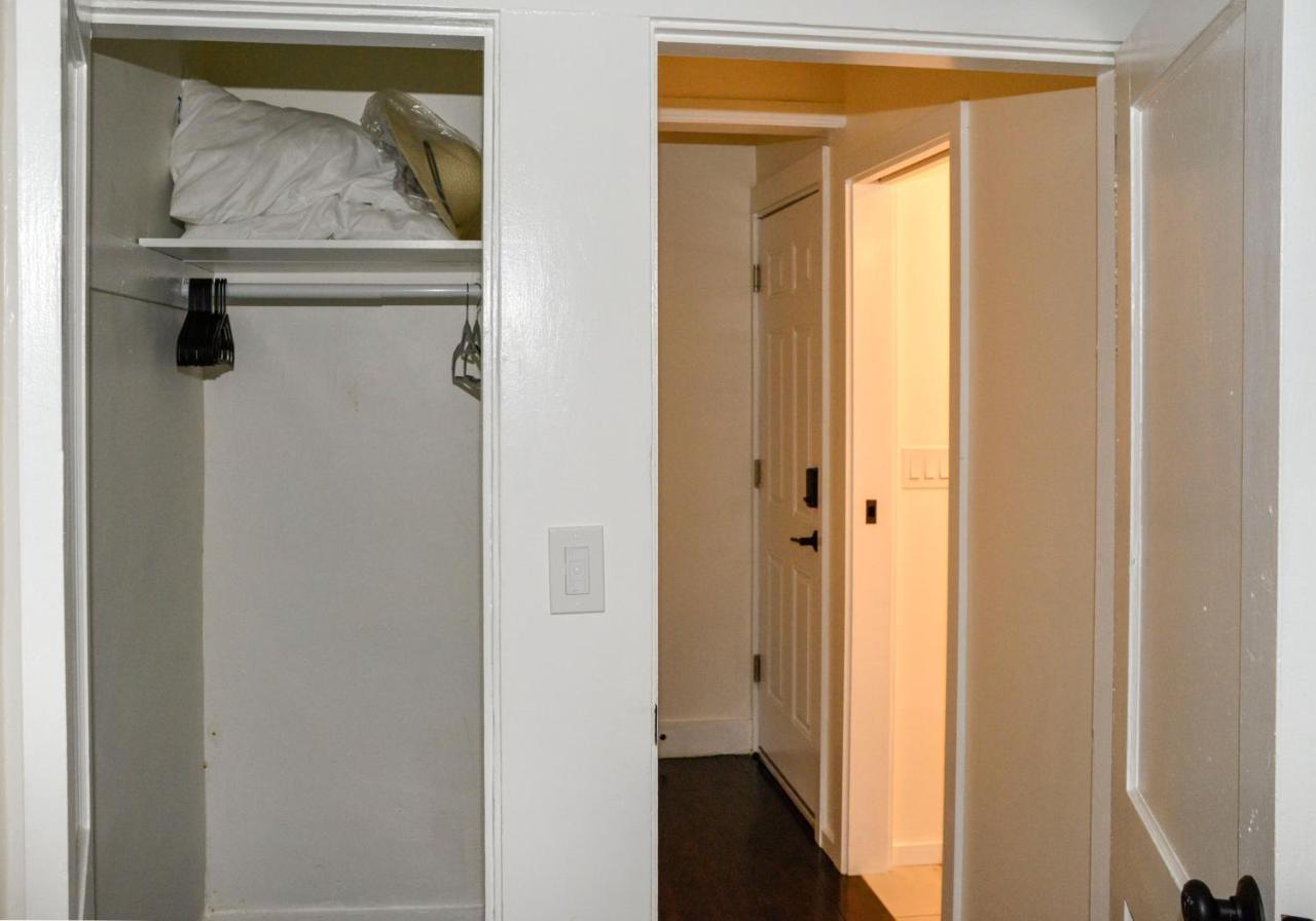 Modern Two Bedroom Condo - Boston Stoneham Eksteriør bilde