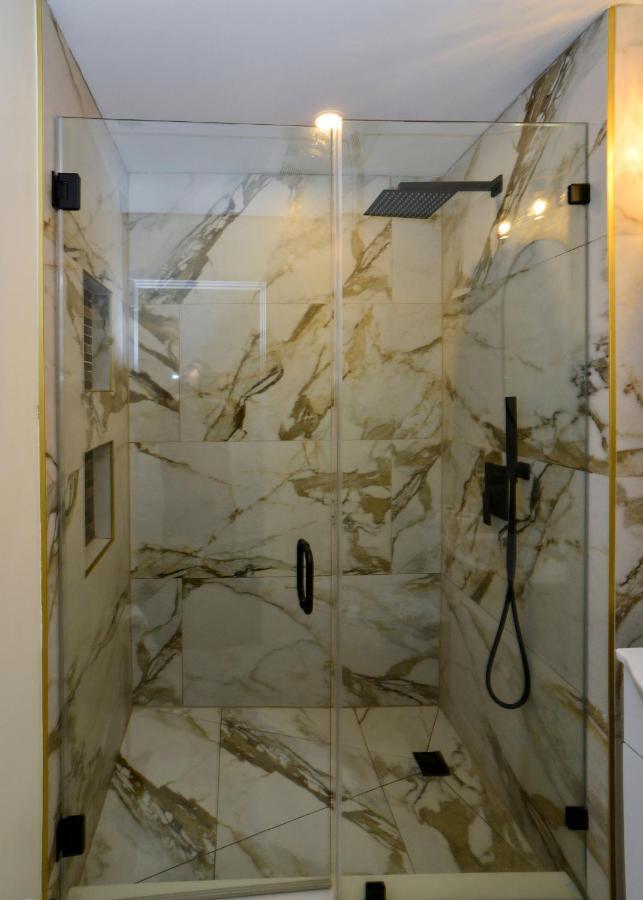 Modern Two Bedroom Condo - Boston Stoneham Eksteriør bilde