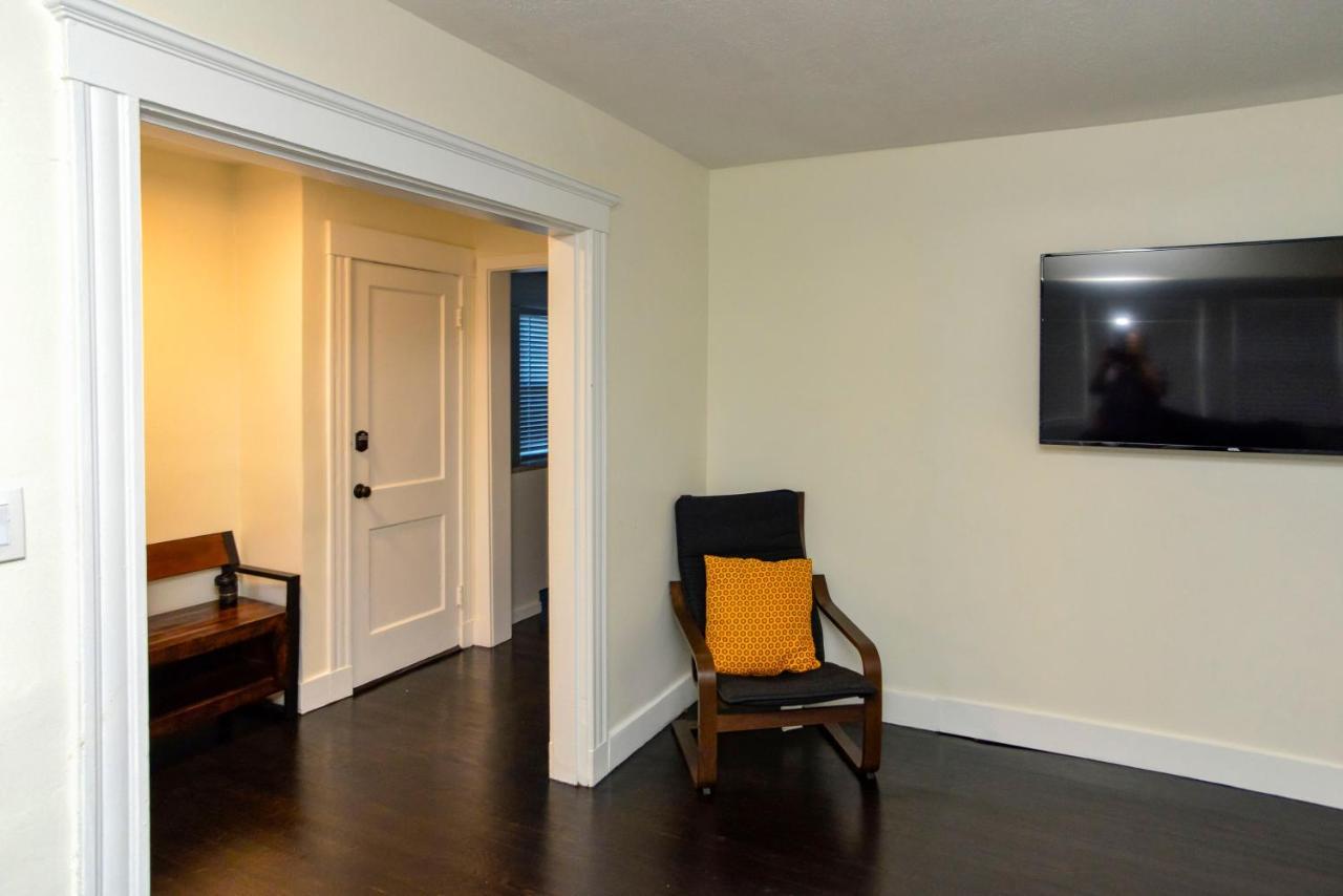 Modern Two Bedroom Condo - Boston Stoneham Eksteriør bilde
