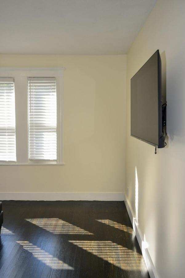 Modern Two Bedroom Condo - Boston Stoneham Eksteriør bilde