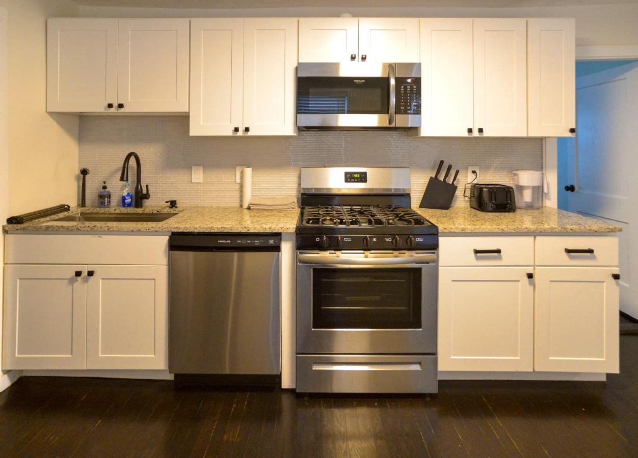 Modern Two Bedroom Condo - Boston Stoneham Eksteriør bilde