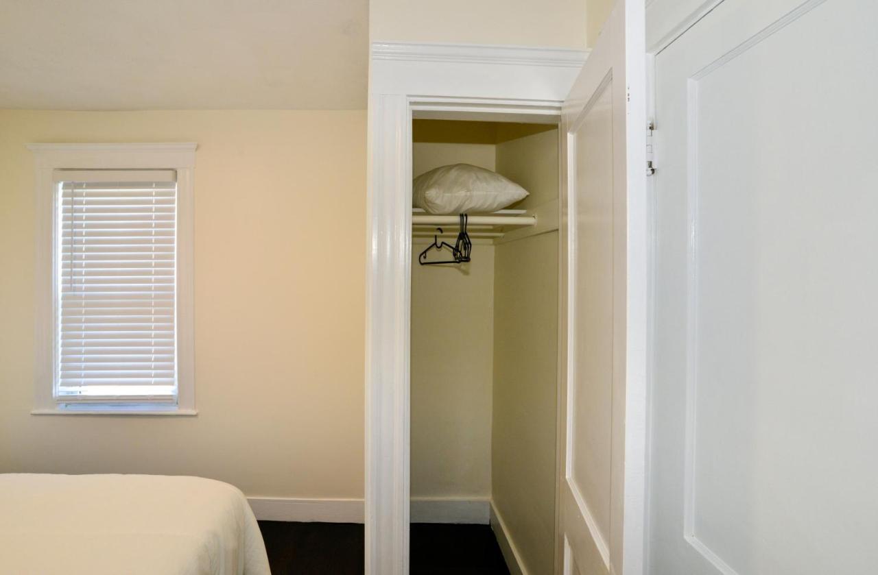 Modern Two Bedroom Condo - Boston Stoneham Eksteriør bilde