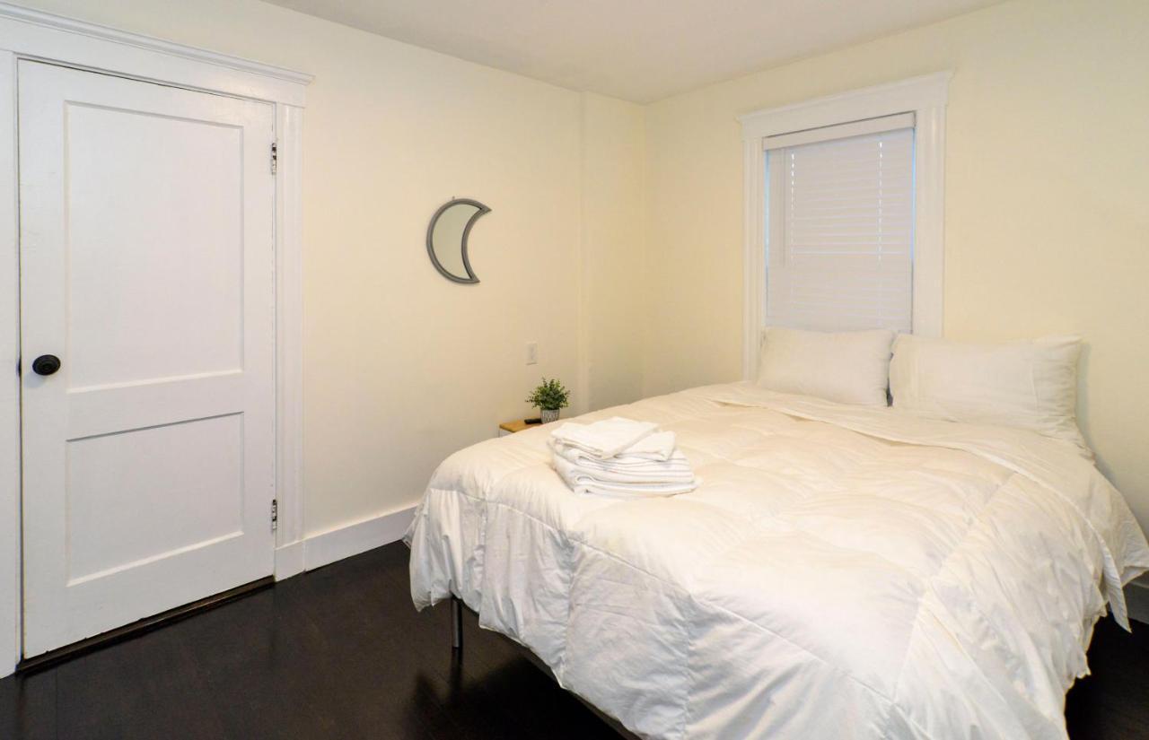Modern Two Bedroom Condo - Boston Stoneham Eksteriør bilde
