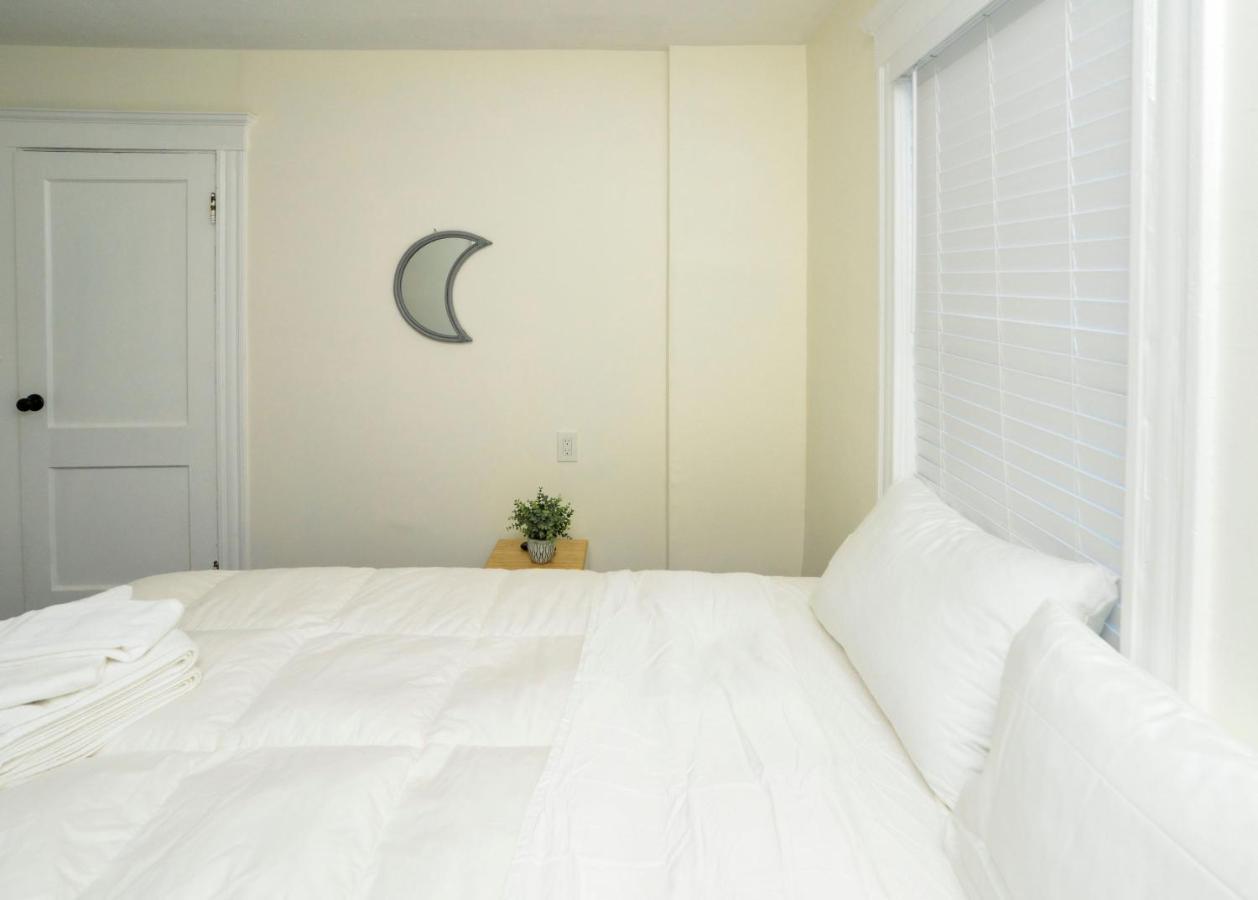 Modern Two Bedroom Condo - Boston Stoneham Eksteriør bilde