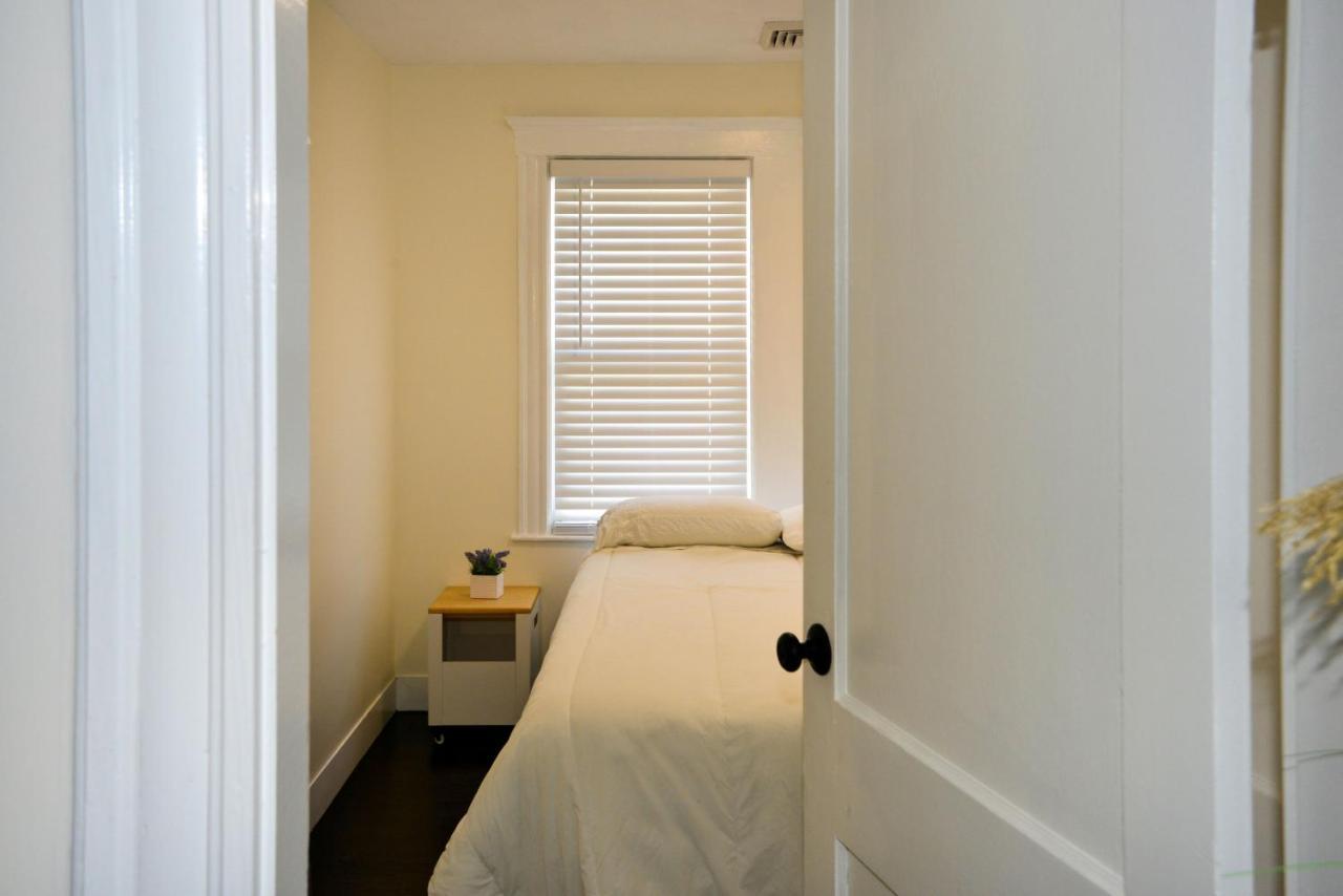 Modern Two Bedroom Condo - Boston Stoneham Eksteriør bilde