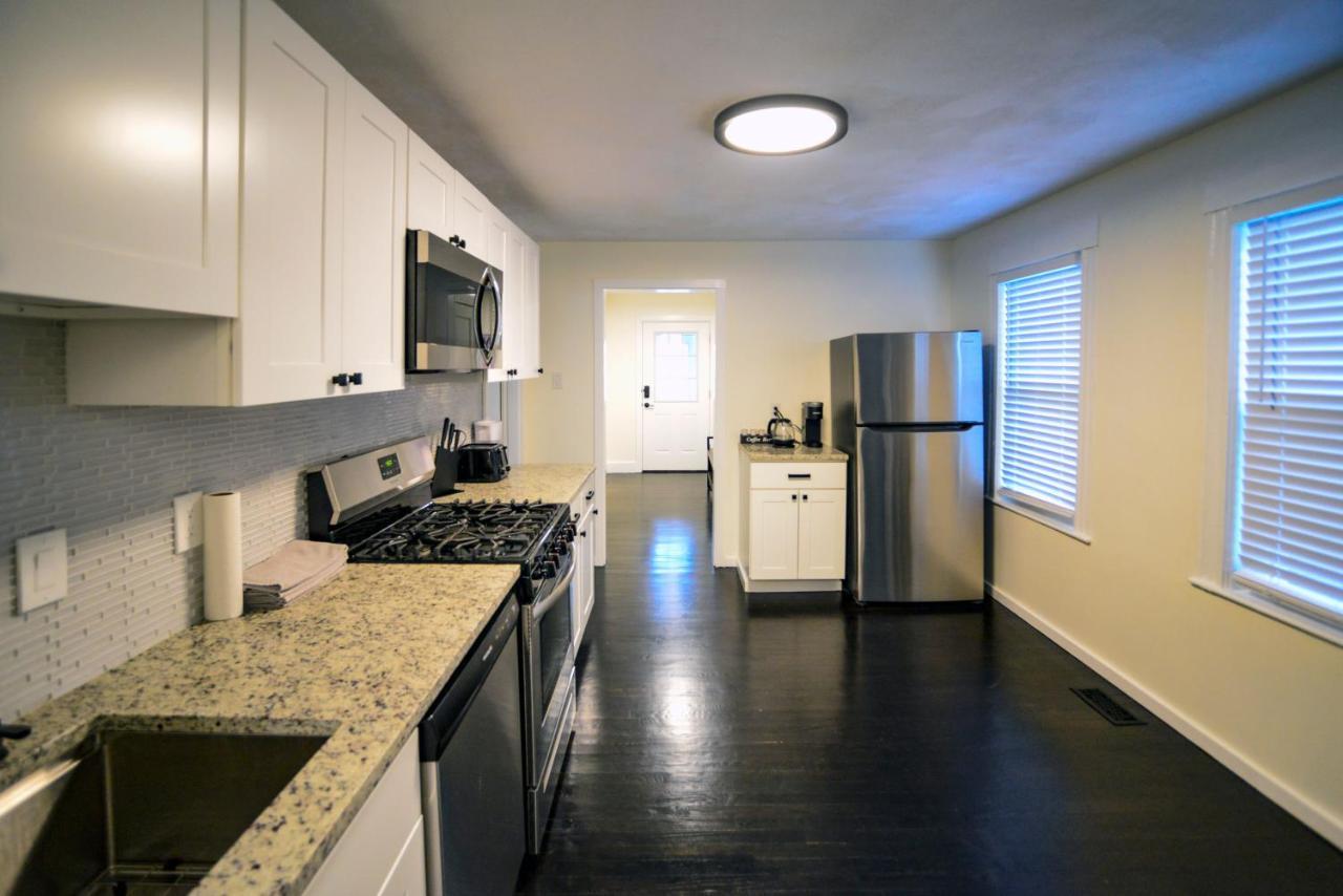 Modern Two Bedroom Condo - Boston Stoneham Eksteriør bilde