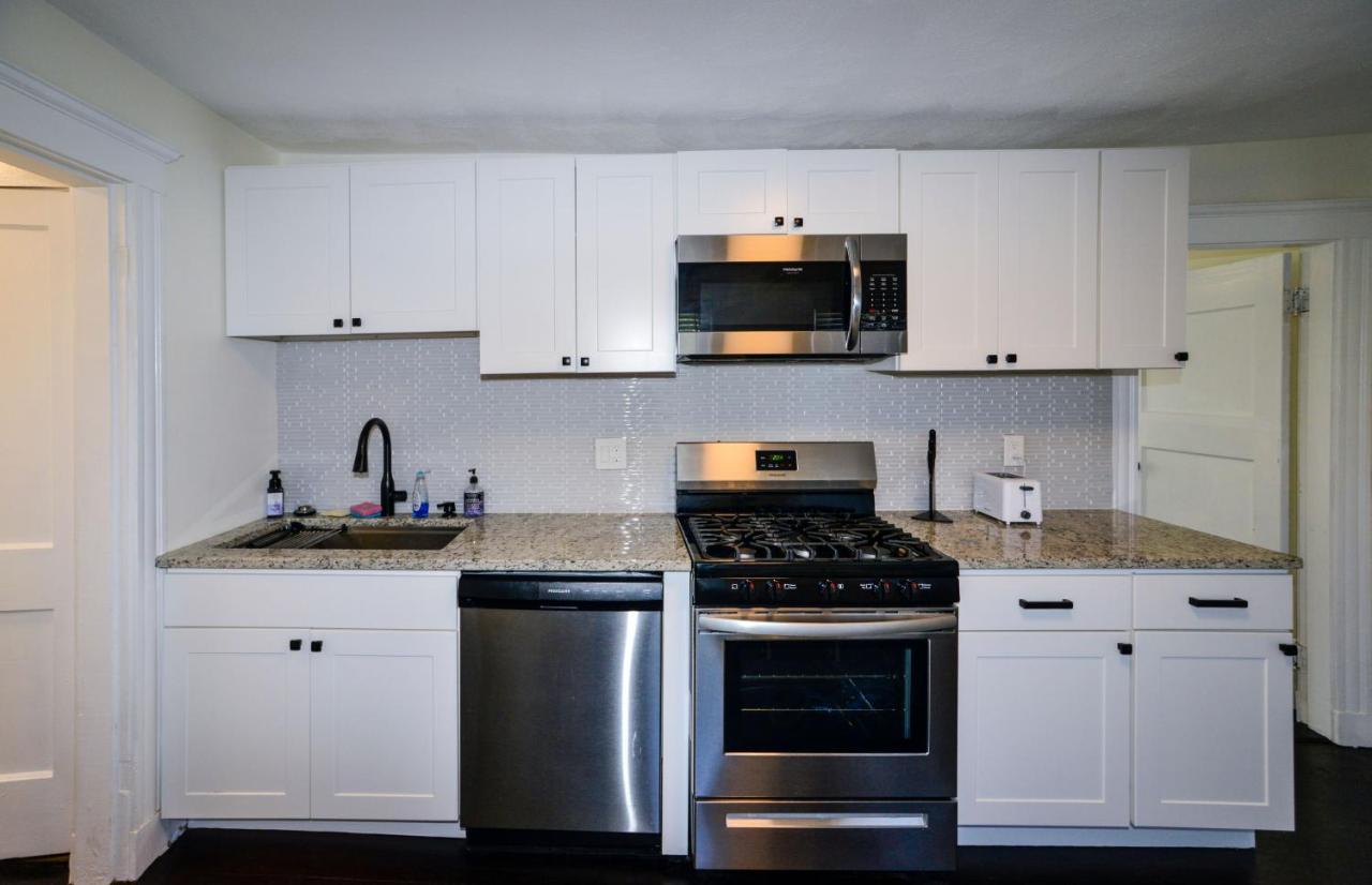 Modern Two Bedroom Condo - Boston Stoneham Eksteriør bilde