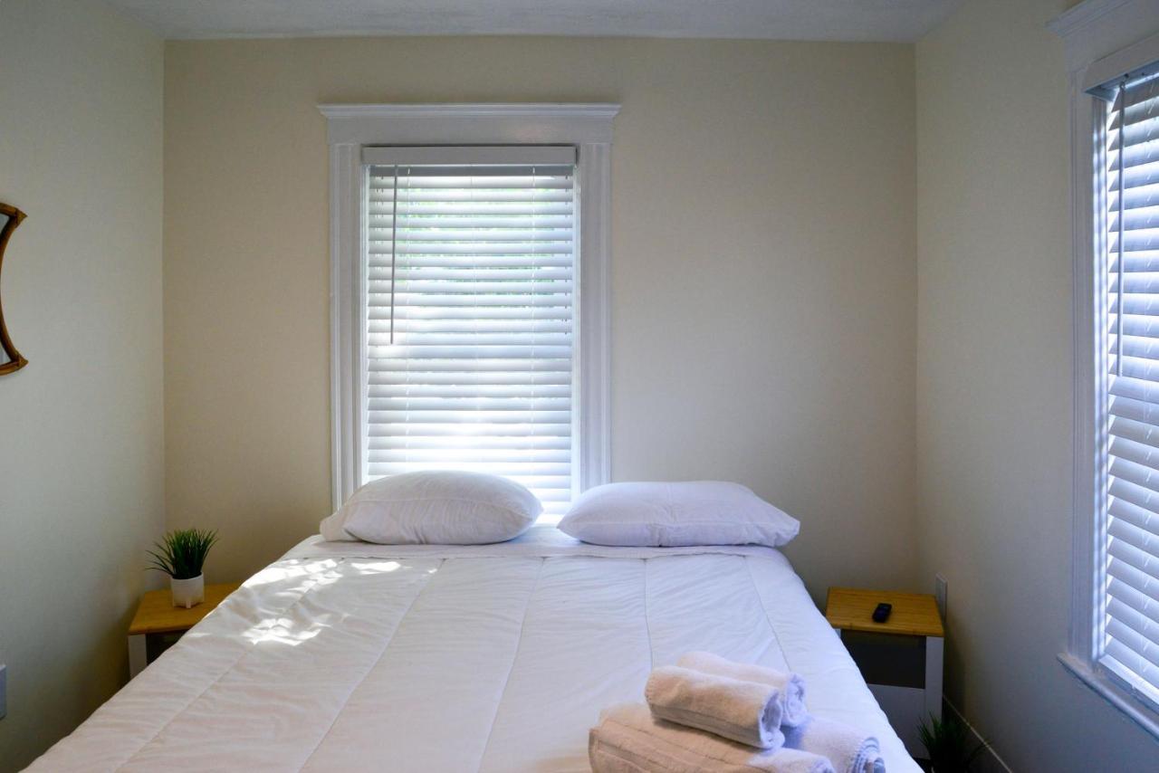 Modern Two Bedroom Condo - Boston Stoneham Eksteriør bilde