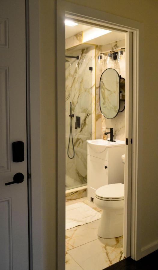 Modern Two Bedroom Condo - Boston Stoneham Eksteriør bilde