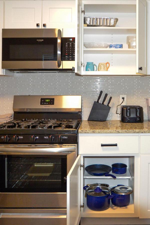 Modern Two Bedroom Condo - Boston Stoneham Eksteriør bilde